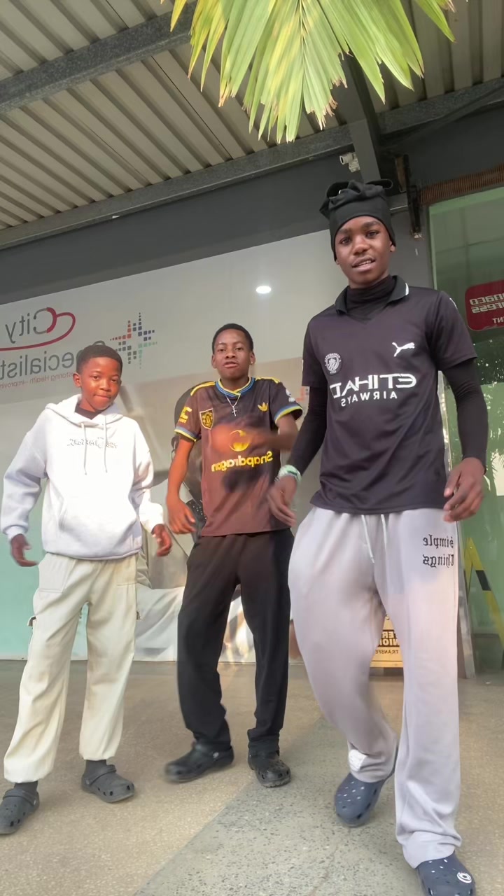 @Nkhosi_