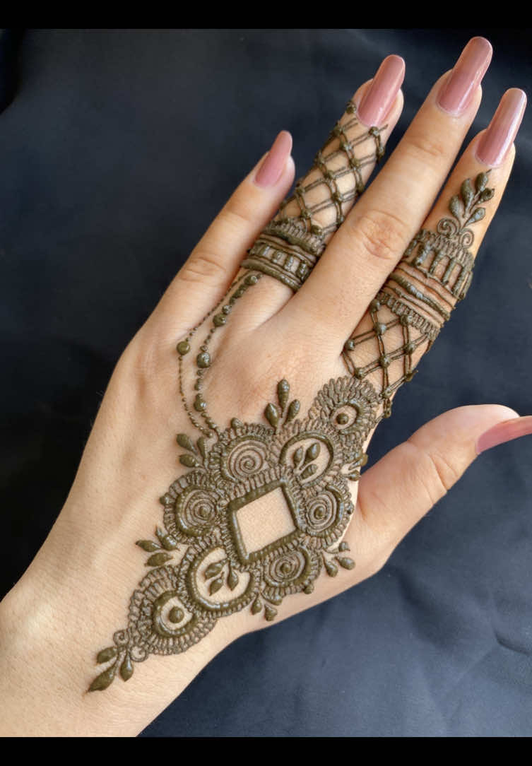 @Afifa_henna