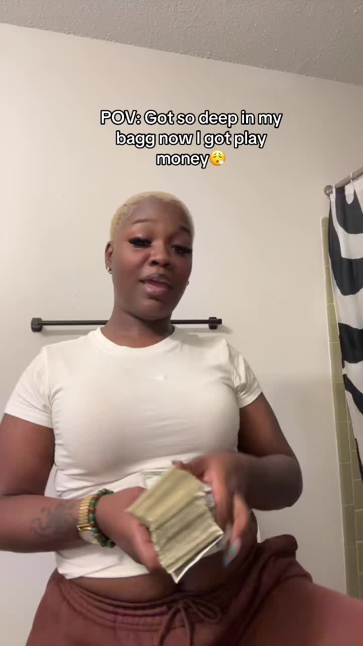 @50ShadesOfNia
