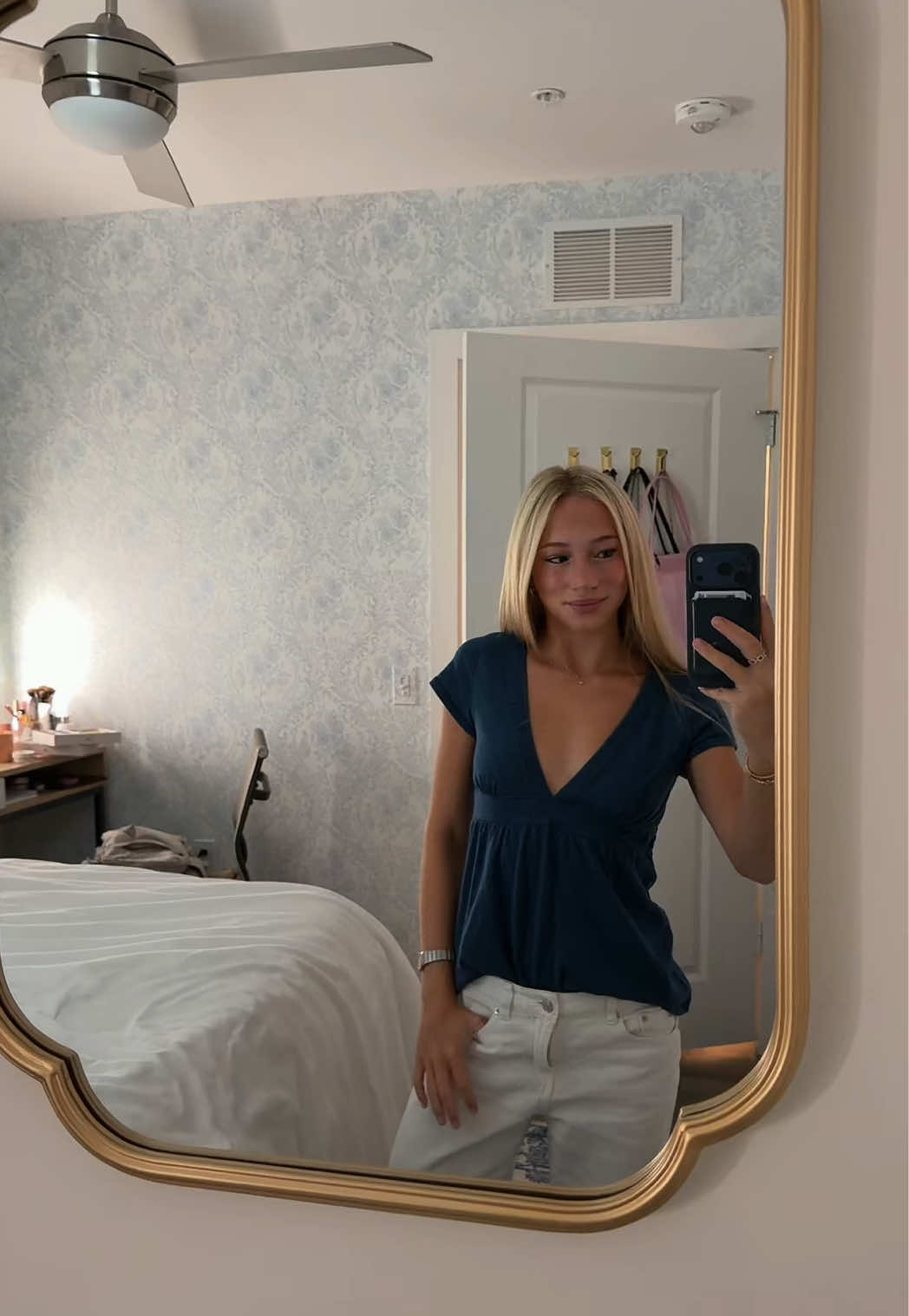 @char<3