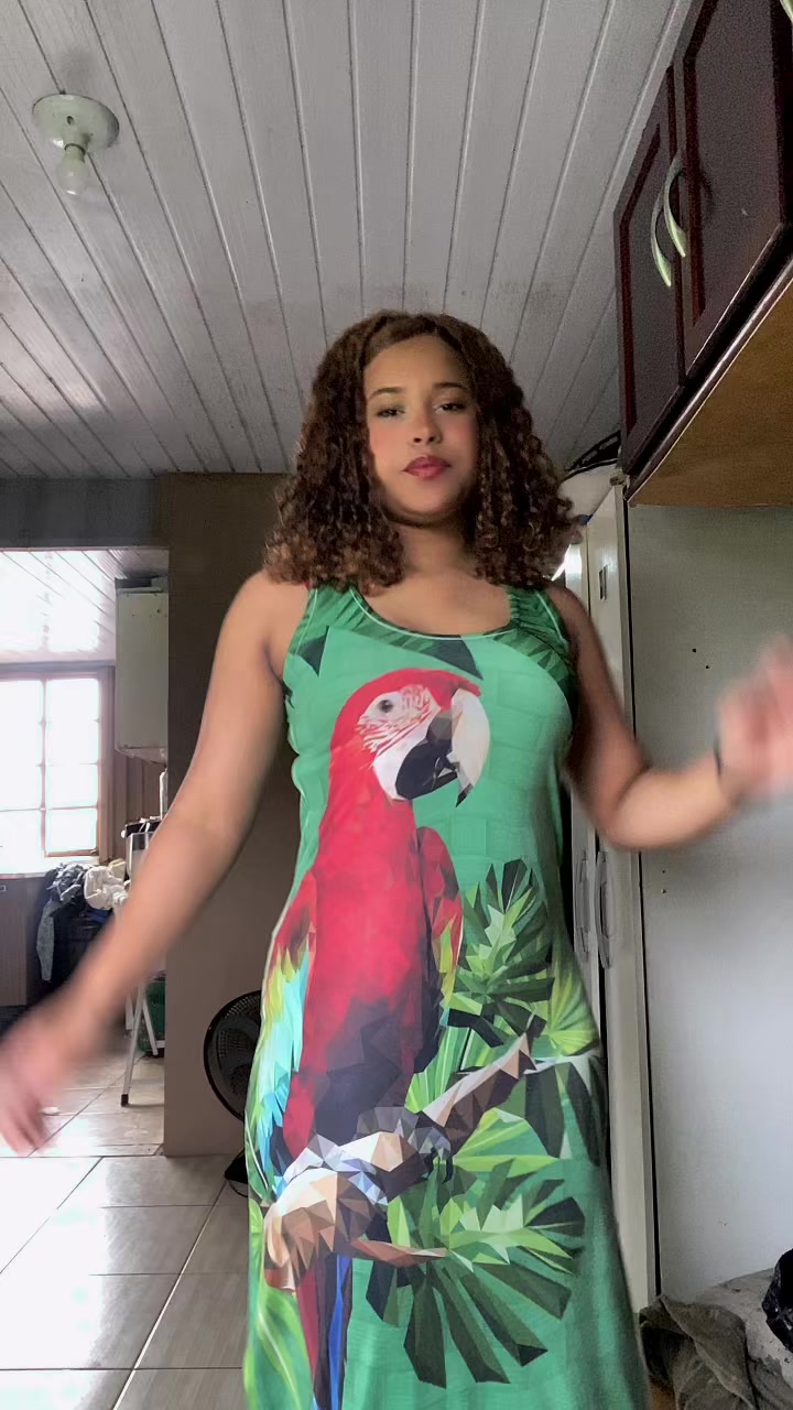 @carolainevitoria