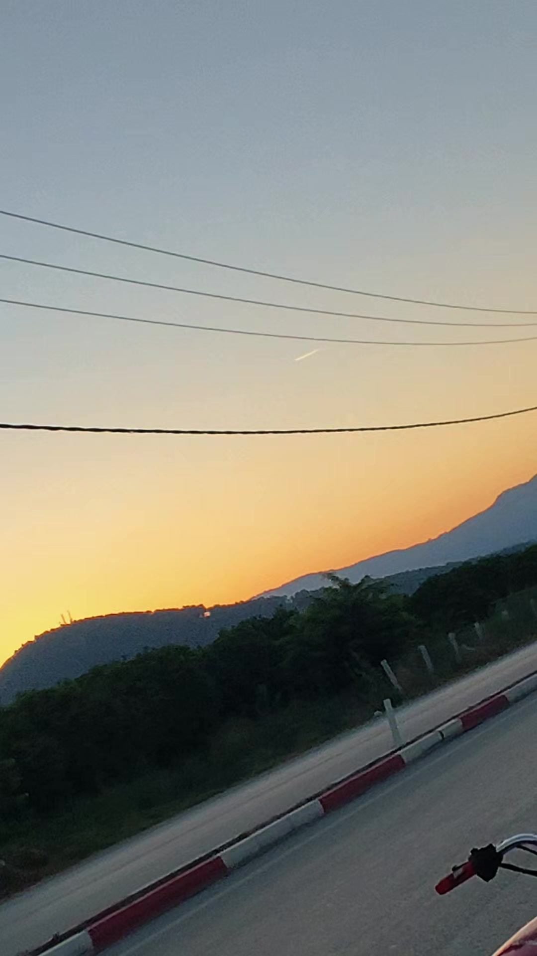 @EÇ