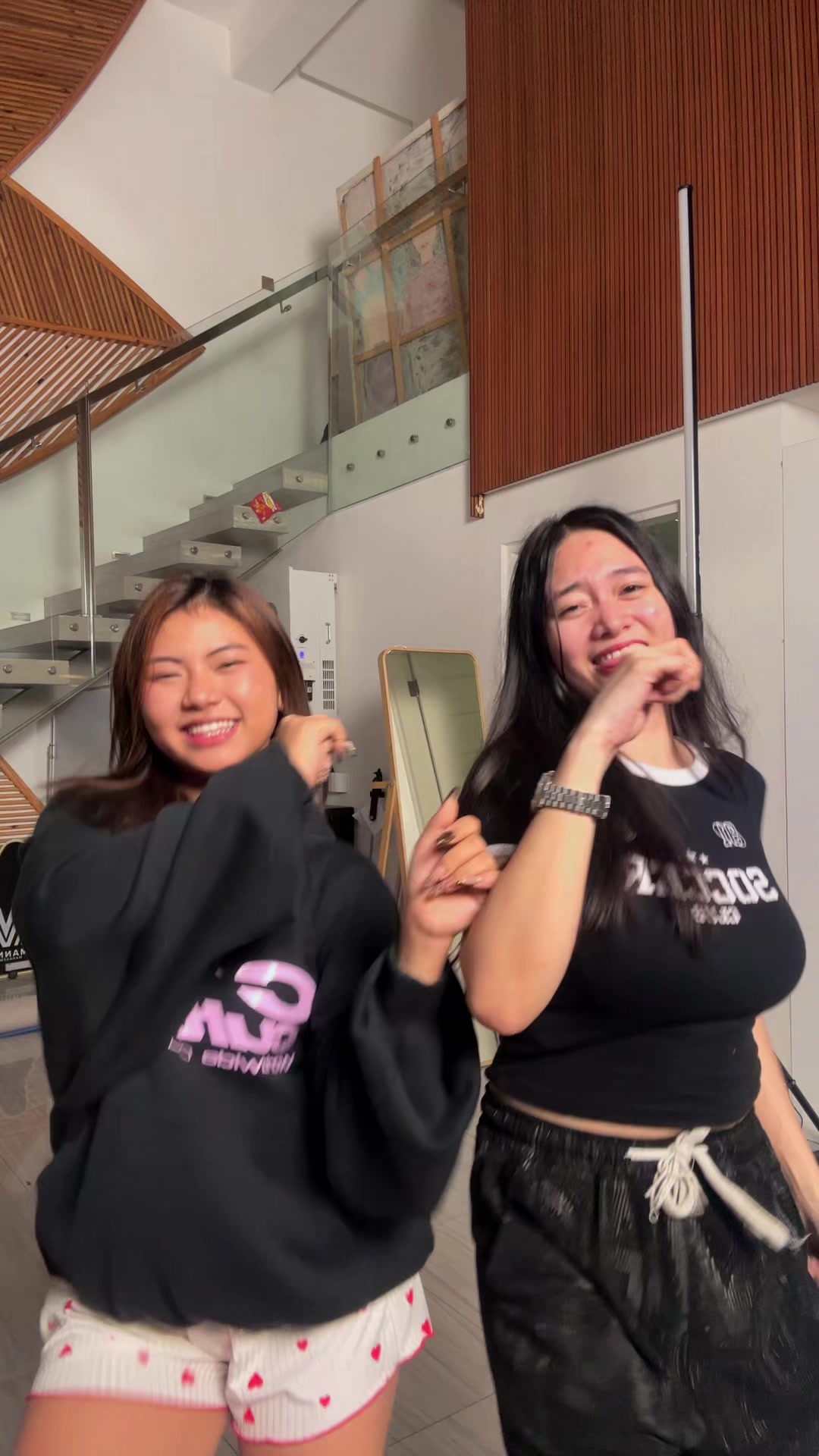 @Ella Dakz
