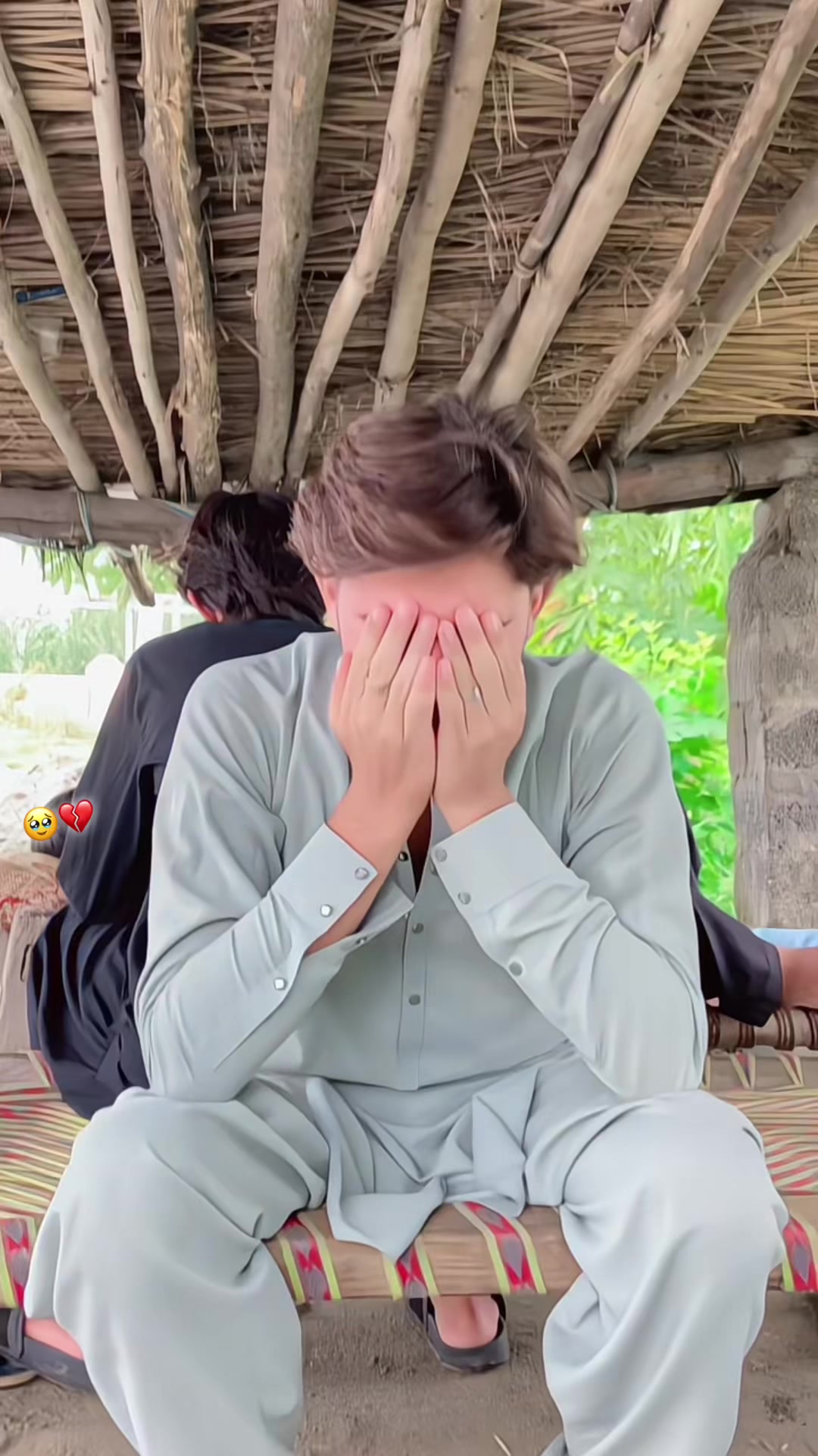 @꧁🥹•بے وفا یار•🥹꧂