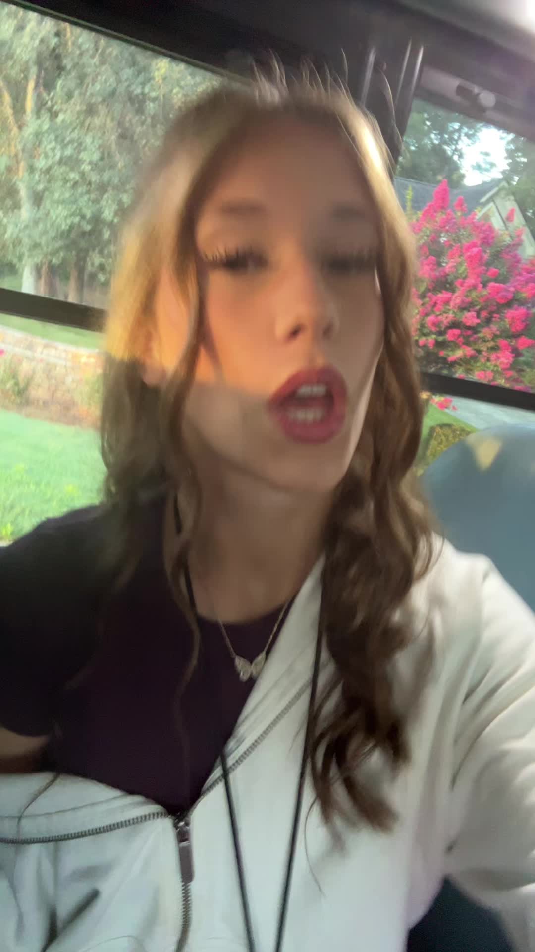 @lily