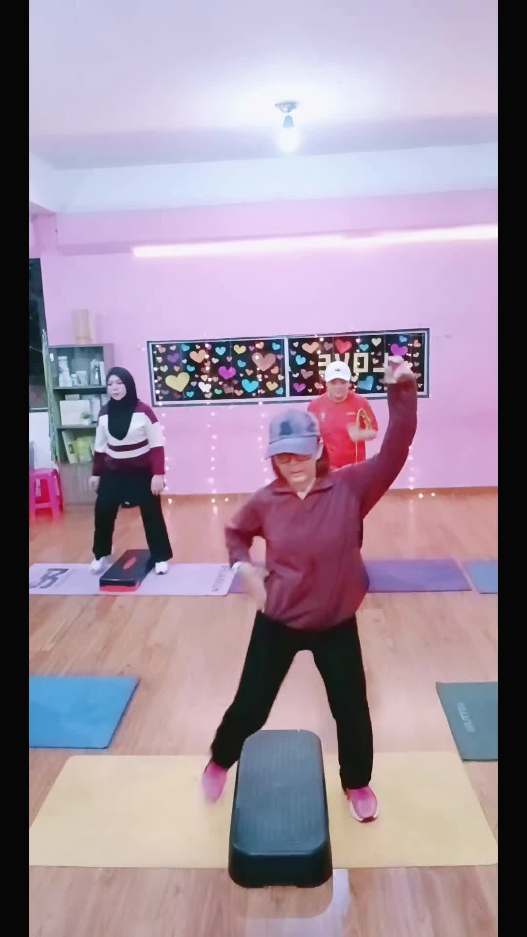 @lizapeter