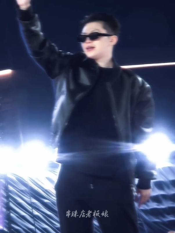 @WOOZI