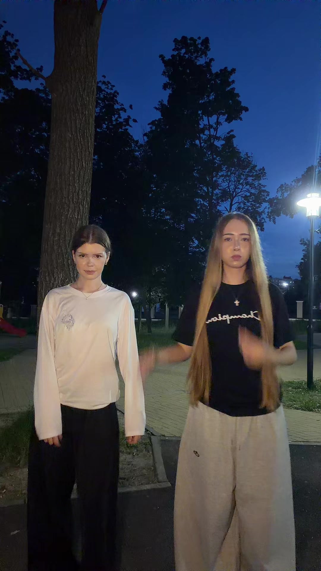 @👩🏼👩🏽