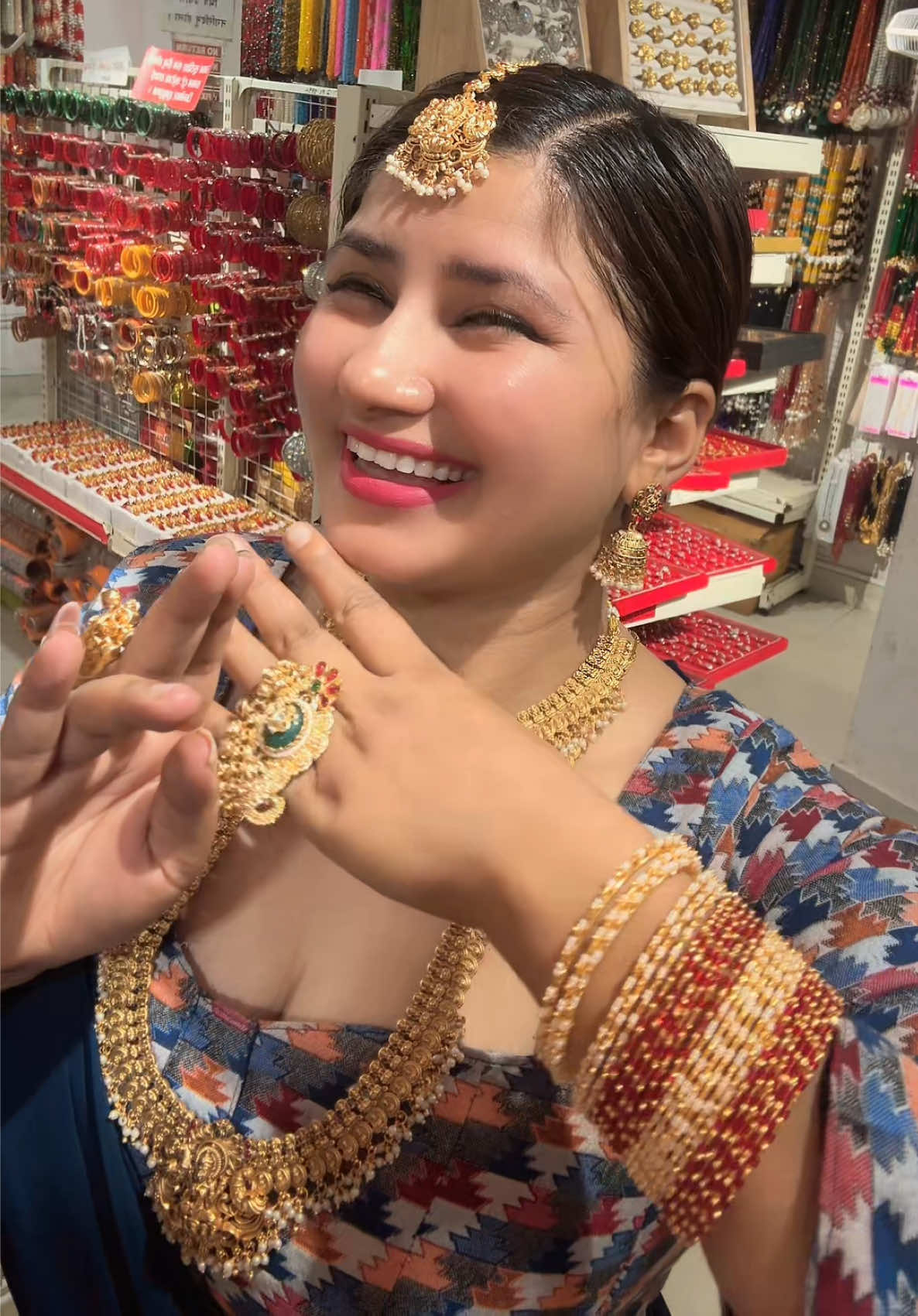@Udi Udi Chuppa😘Alina Baskota
