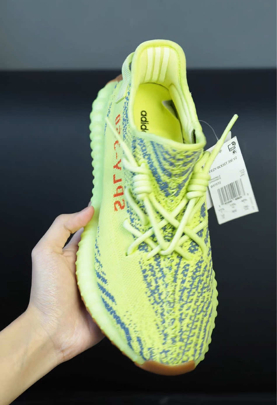 @Lacedsneaker