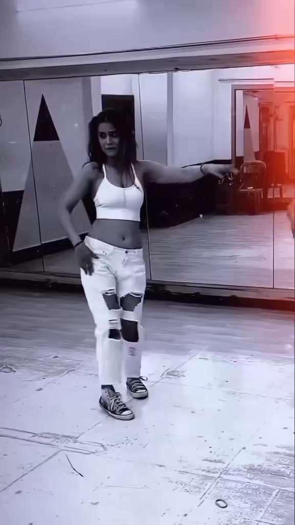 @nia Sharma