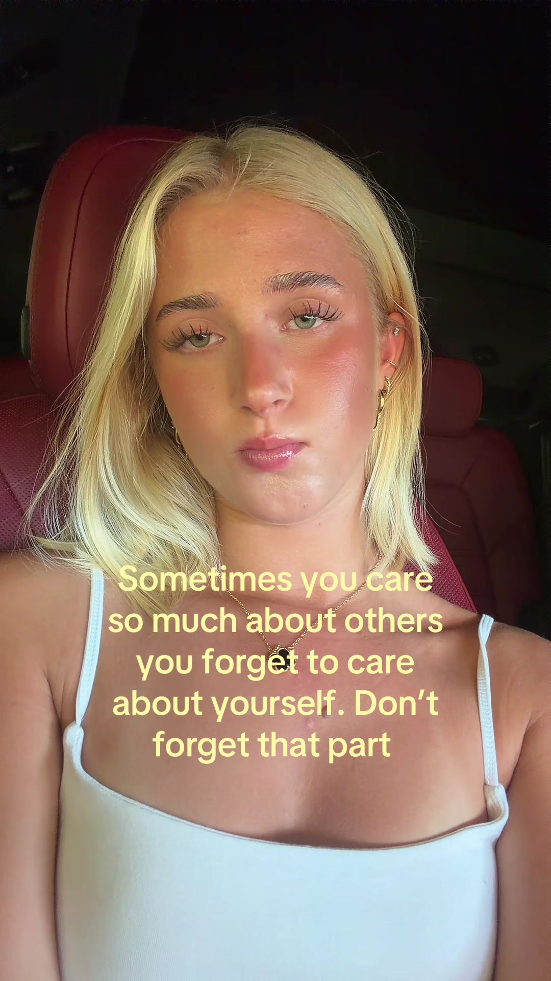 @theelliebarker