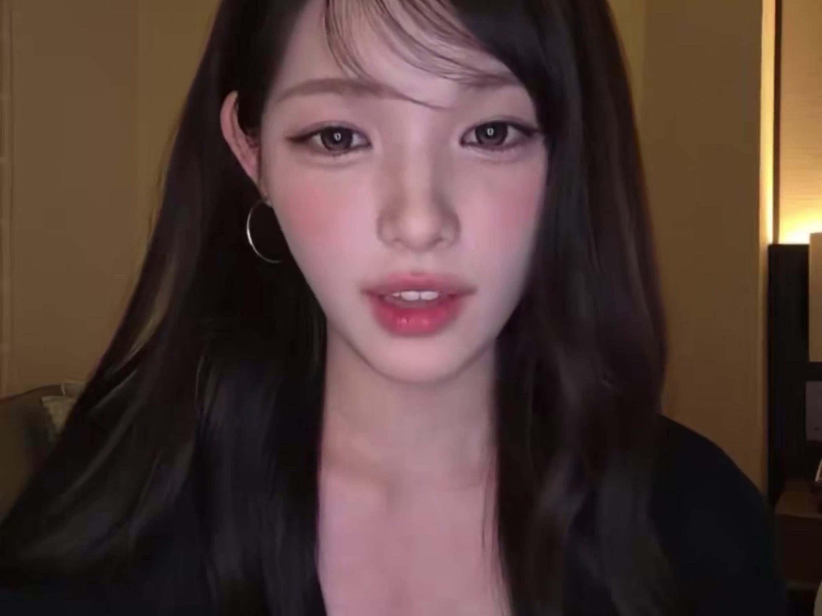@⃟