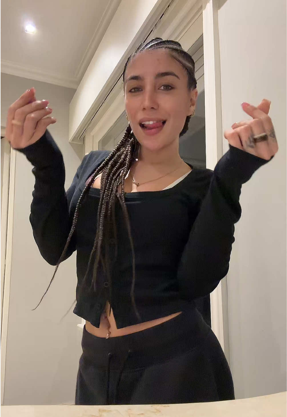 @candecaroo