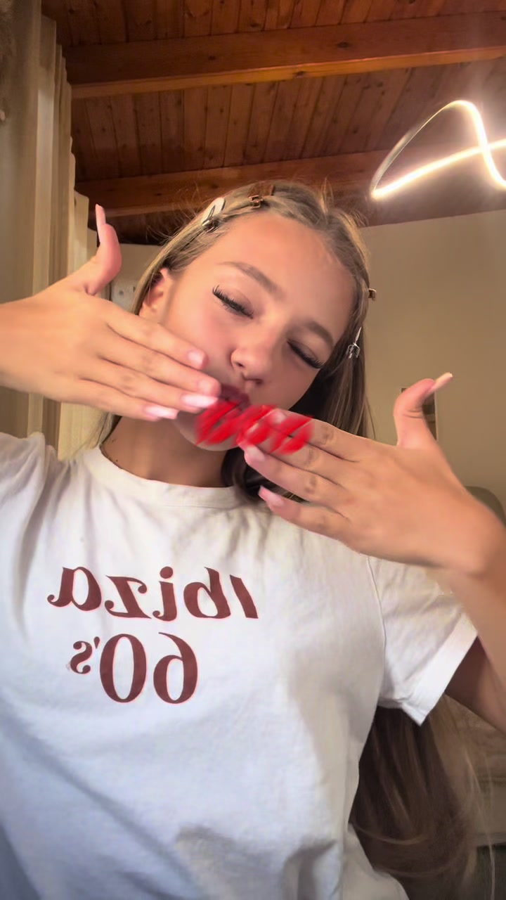 @Bella