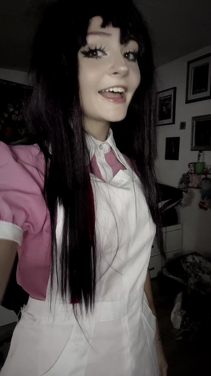 @_axhley_