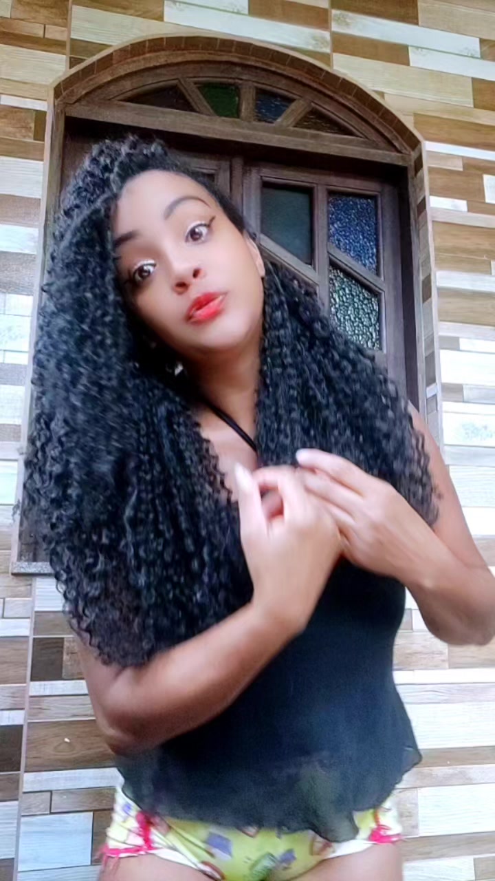 @Lucy a guria do short sexy