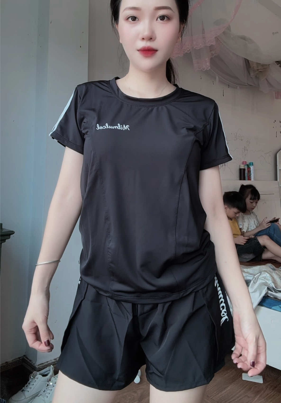 @Nguyệt