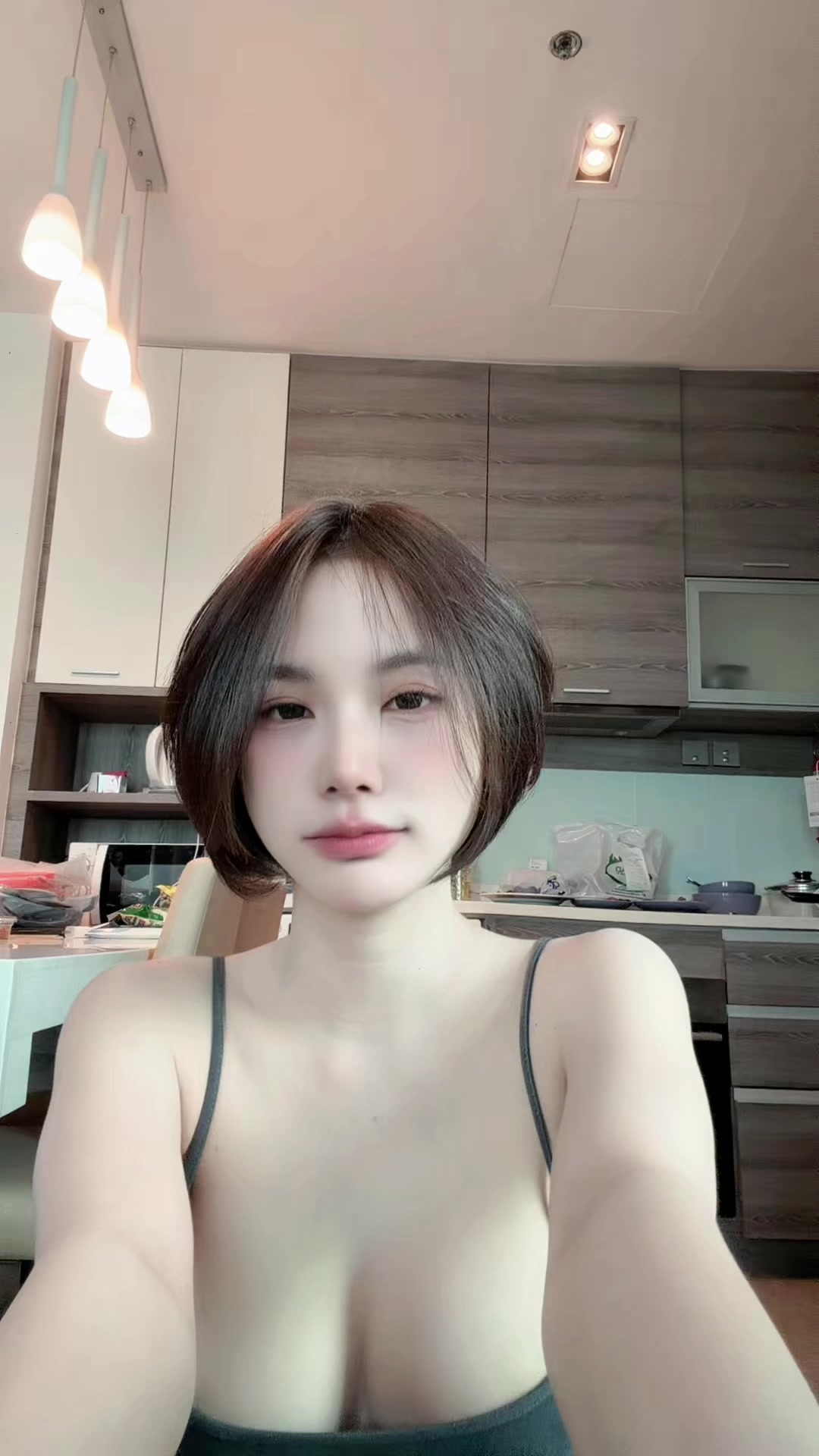 @คุณอีฟที่ผมสั้นสั้น