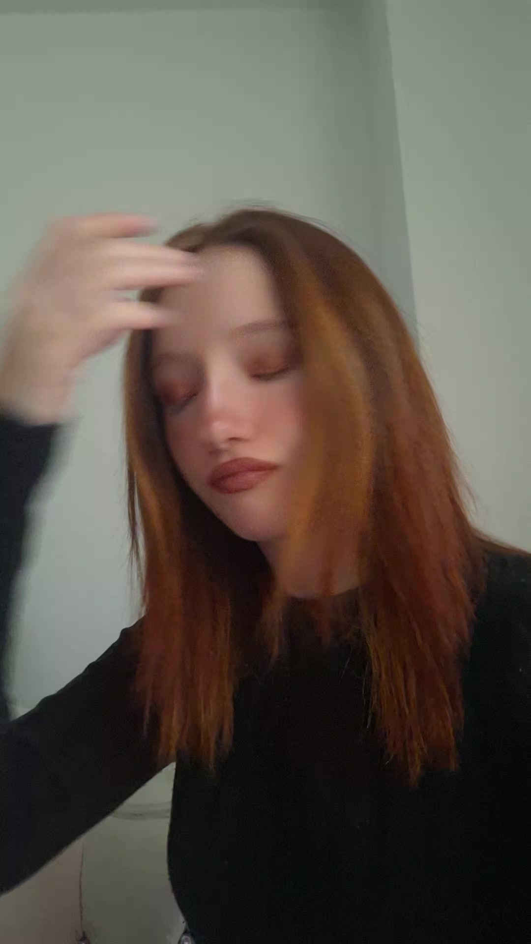 @E,