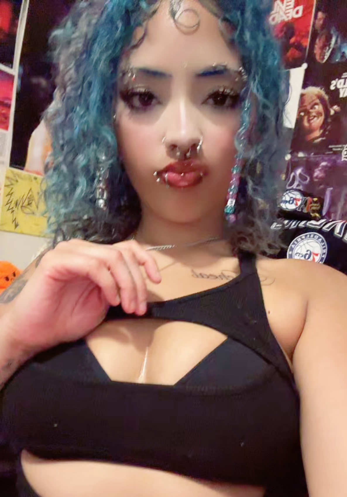 @>:)