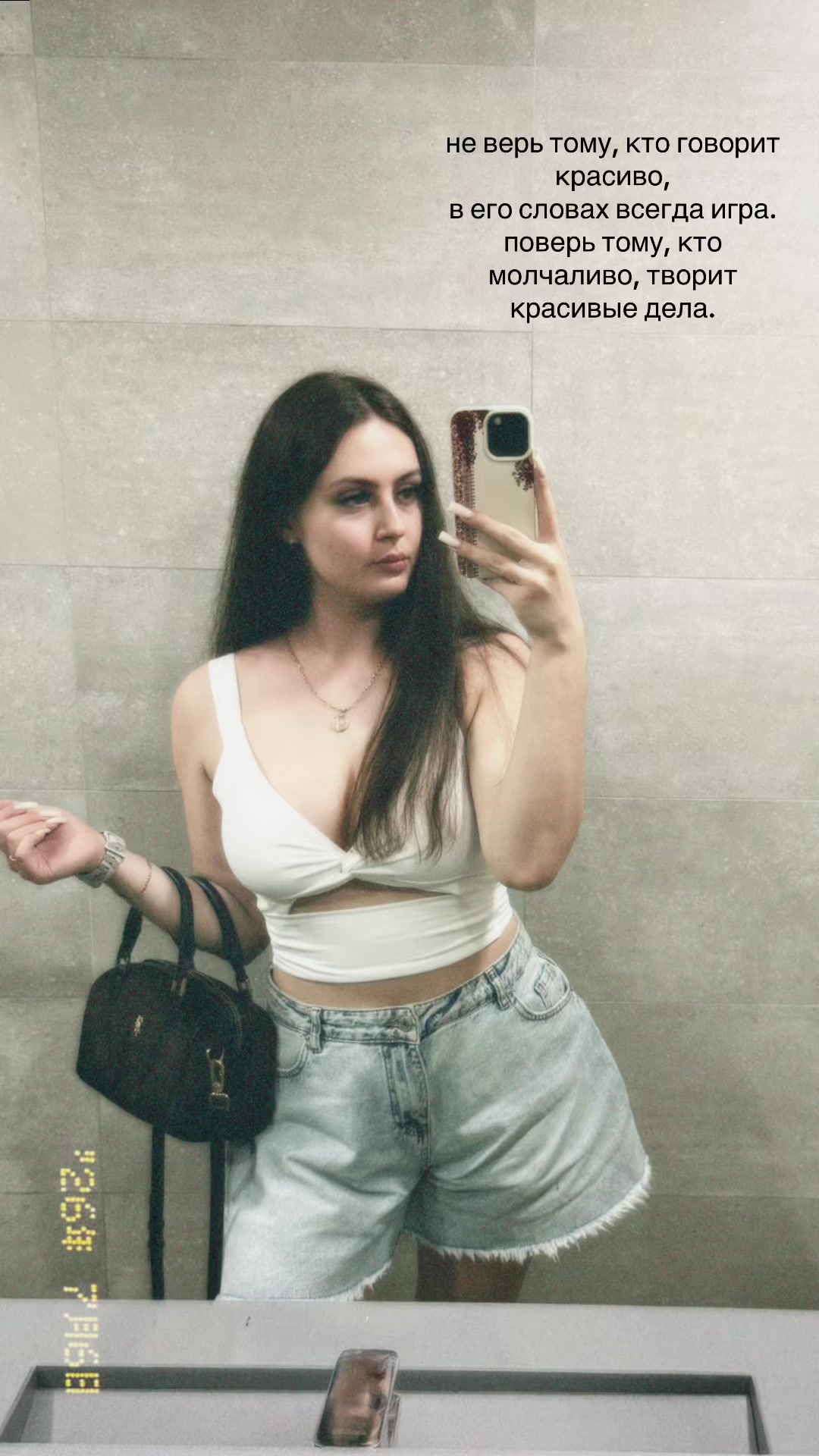@_elenau_