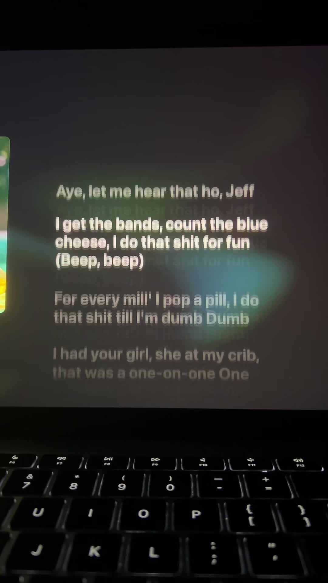 @🎧