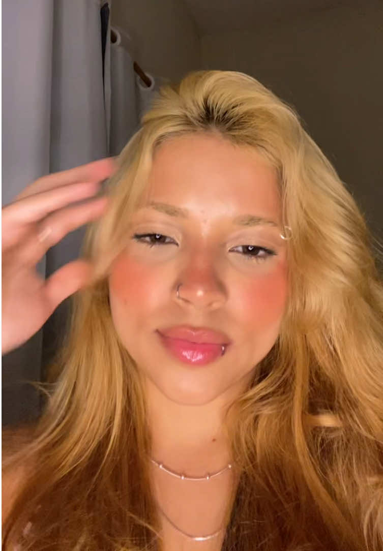 @mchelynz