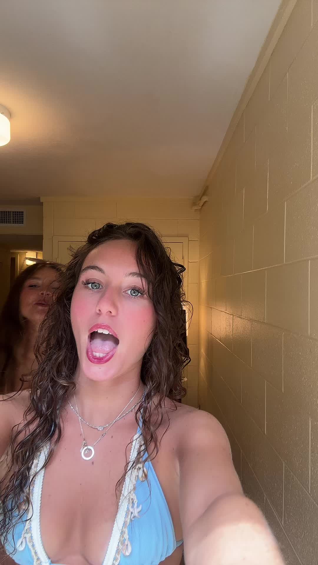 @🥂va