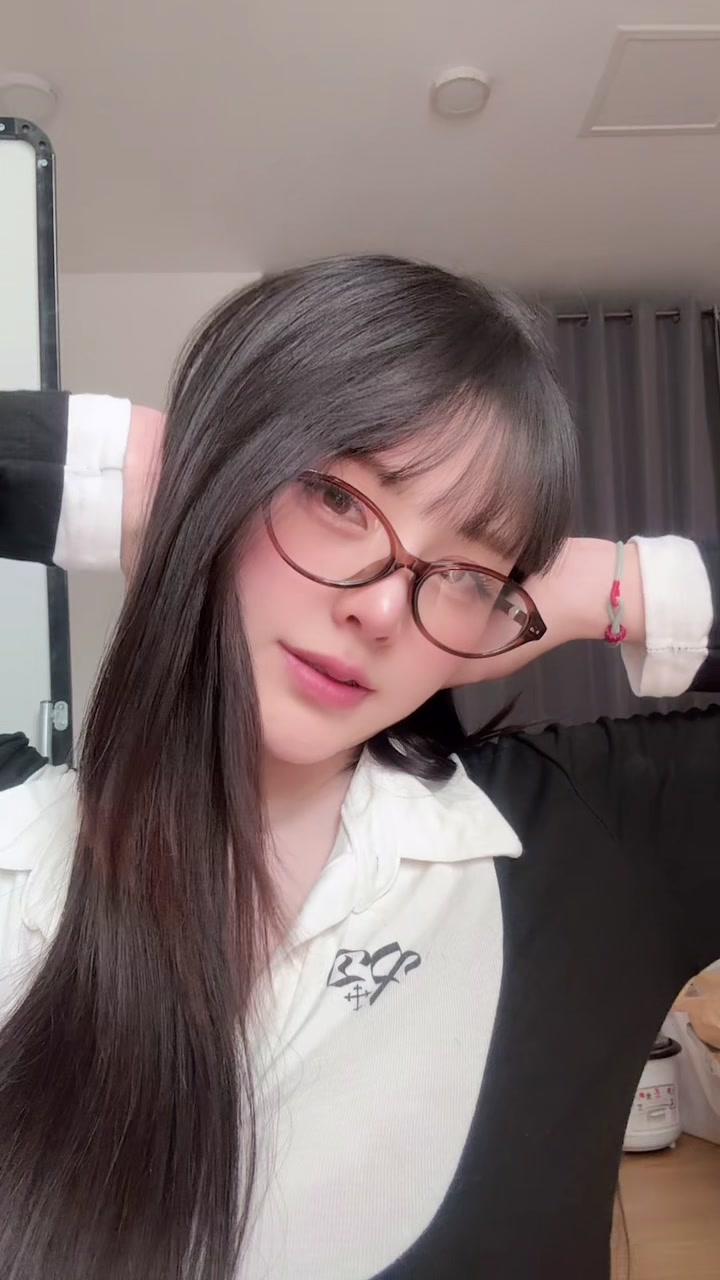 @HomHun👑 ༘⋆✿