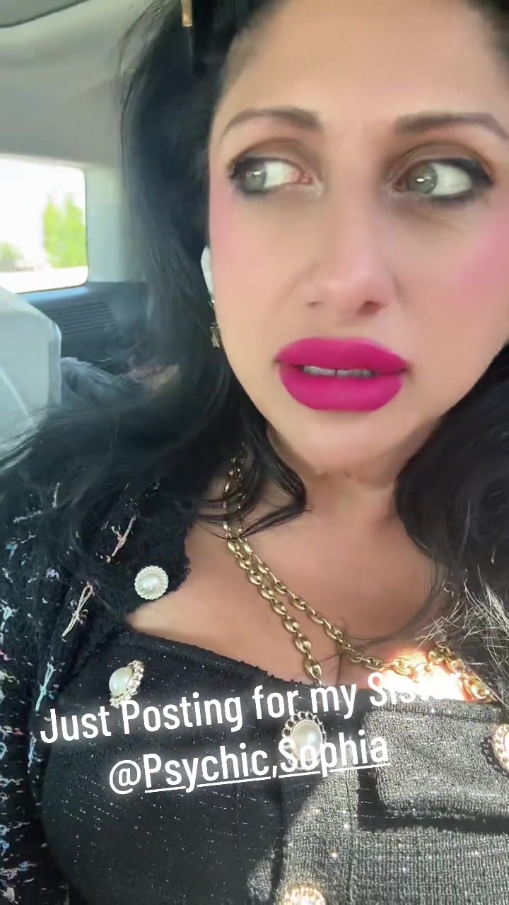 @Dolly_Canadezika