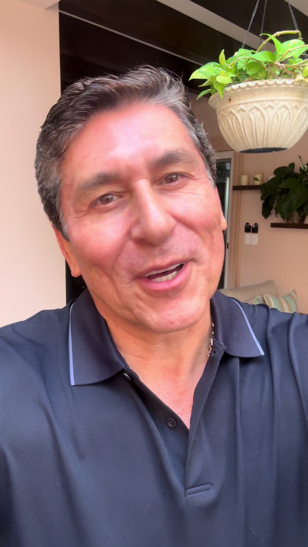 @César Lozano