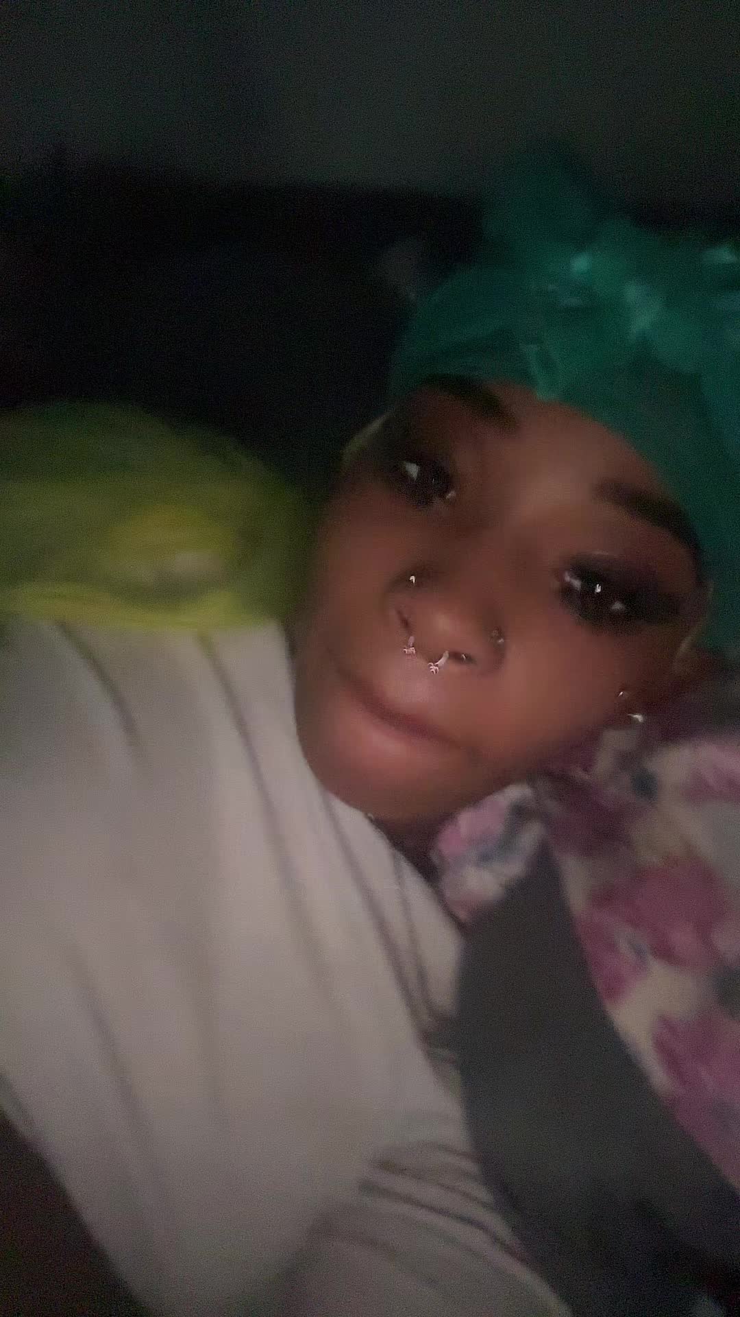 @👩🏽&zwj;❤️&zwj;💋&zwj;👩🏽