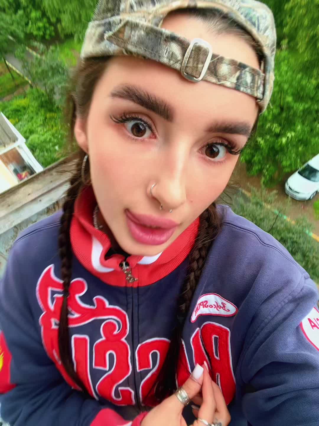 @ививюха🐸