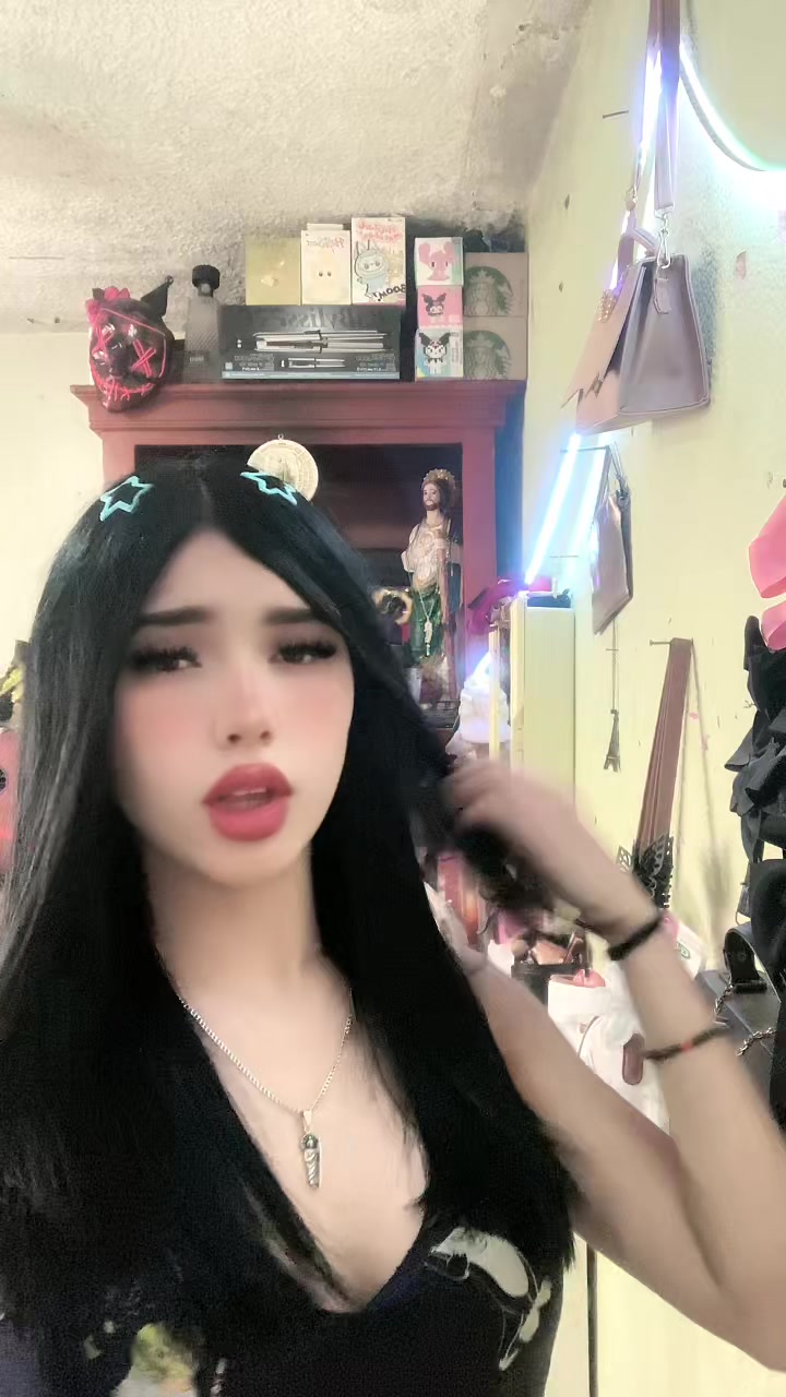 @🧔🏻&zwj;♀️