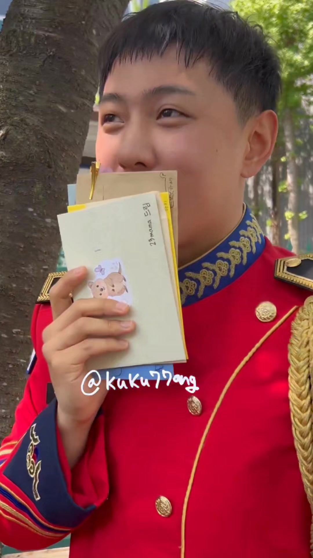 @Dellista_iKONIC