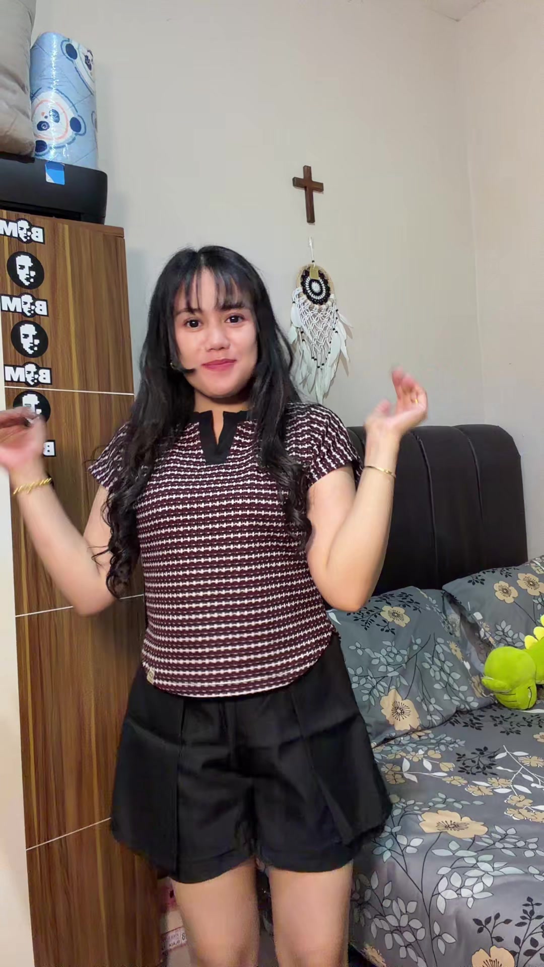 @𝐀𝐩𝐫𝐢 𝐒𝐢𝐡𝐨𝐦𝐛𝐢𝐧𝐠