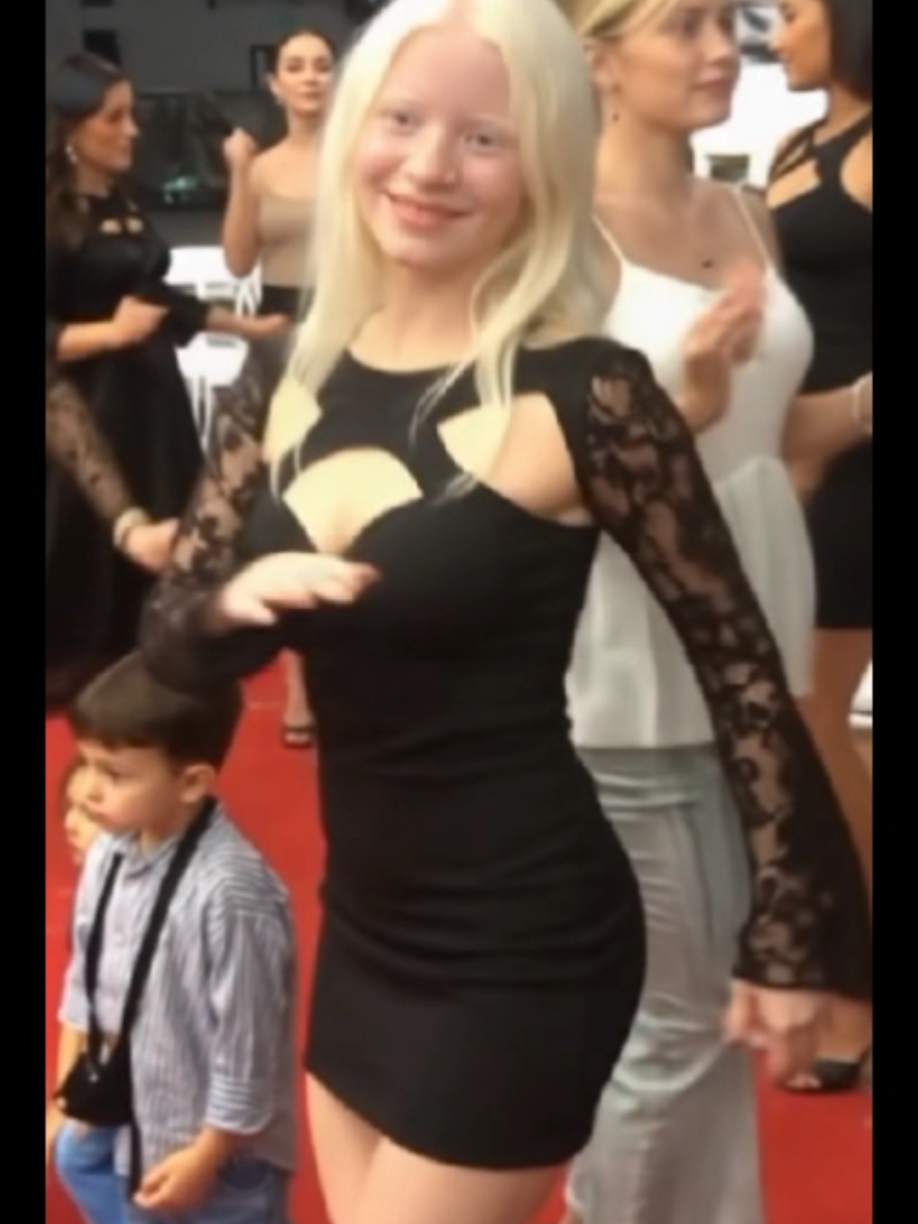 @Elisa23