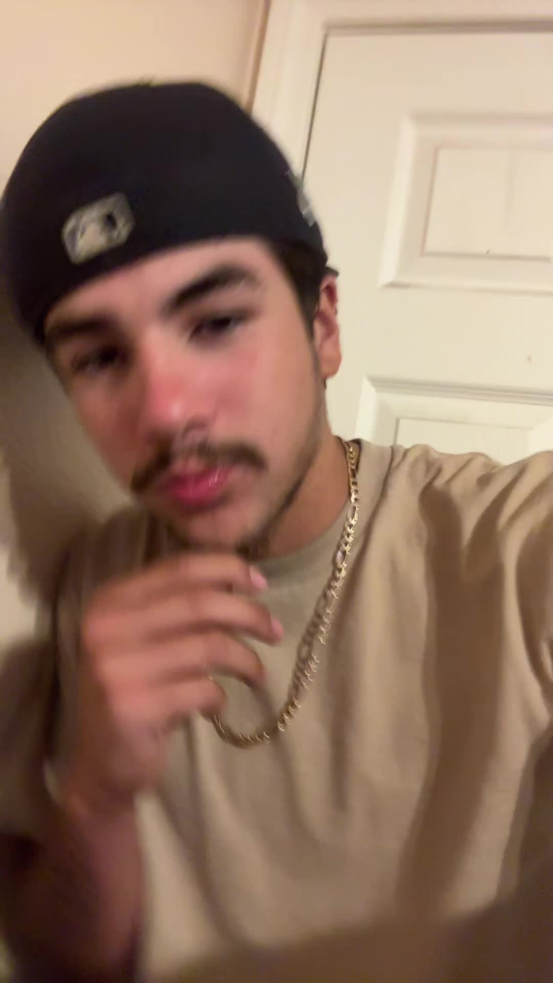 @😼