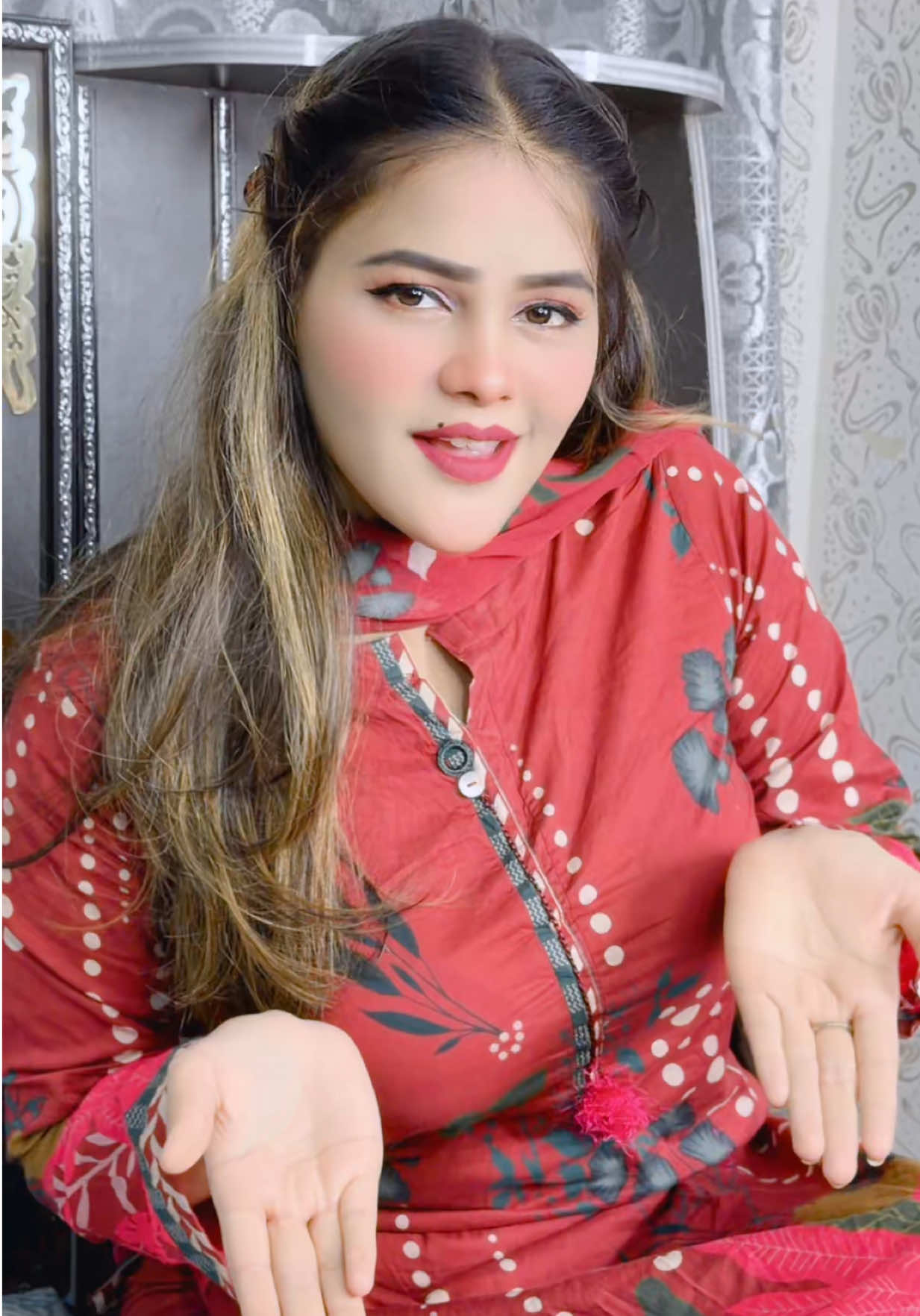 @Miss Safeera Khan 💝
