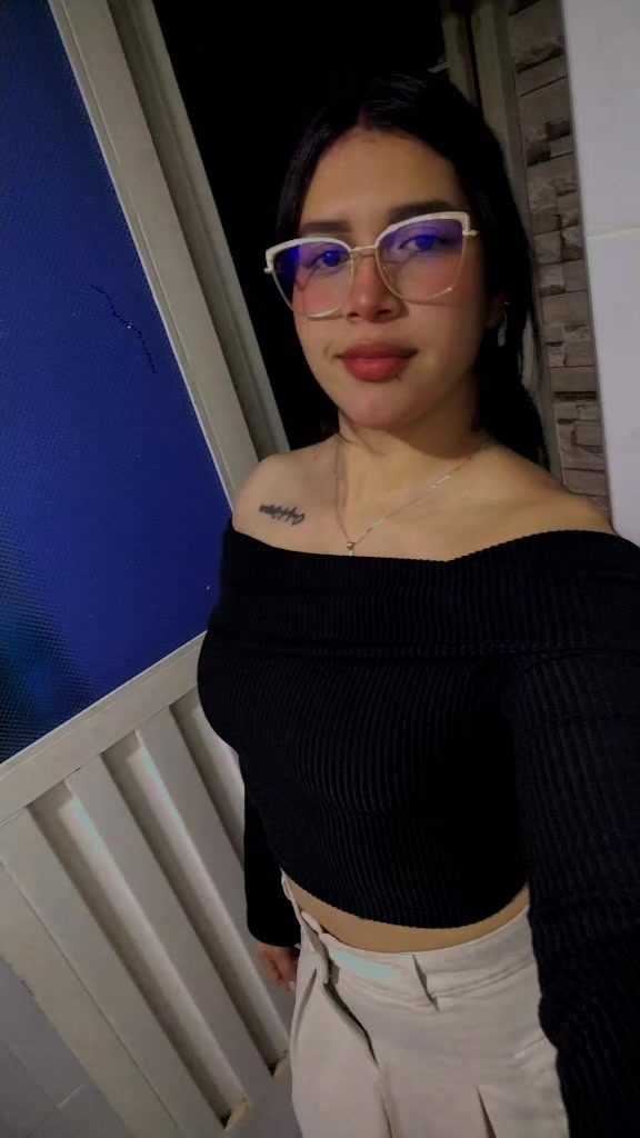 @Mónica🖤.