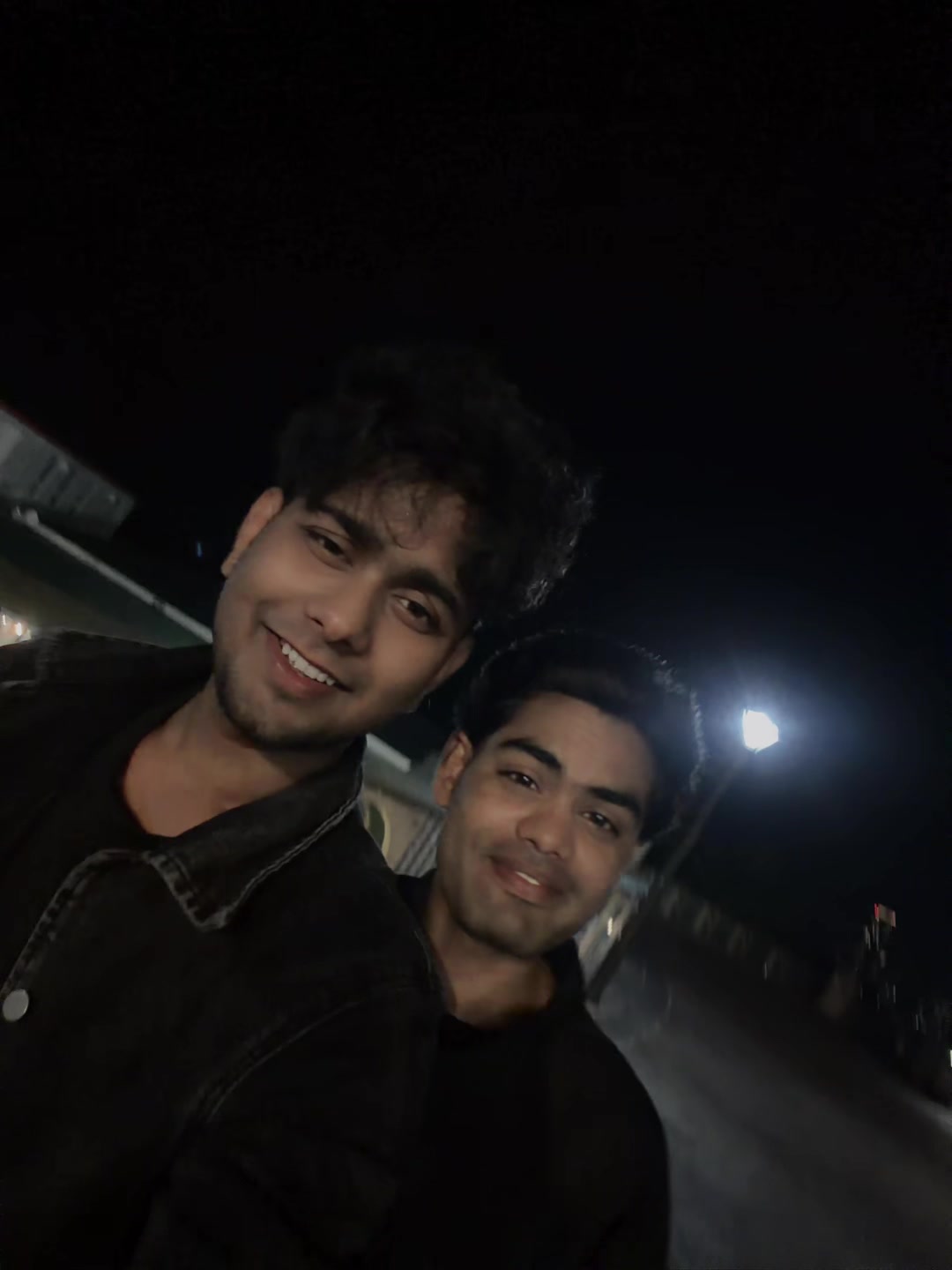 @𝐌𝐫_𝐘𝐚𝐝𝐚𝐯🕊️✨