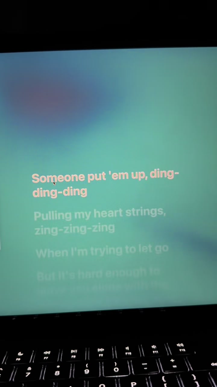 @🎧