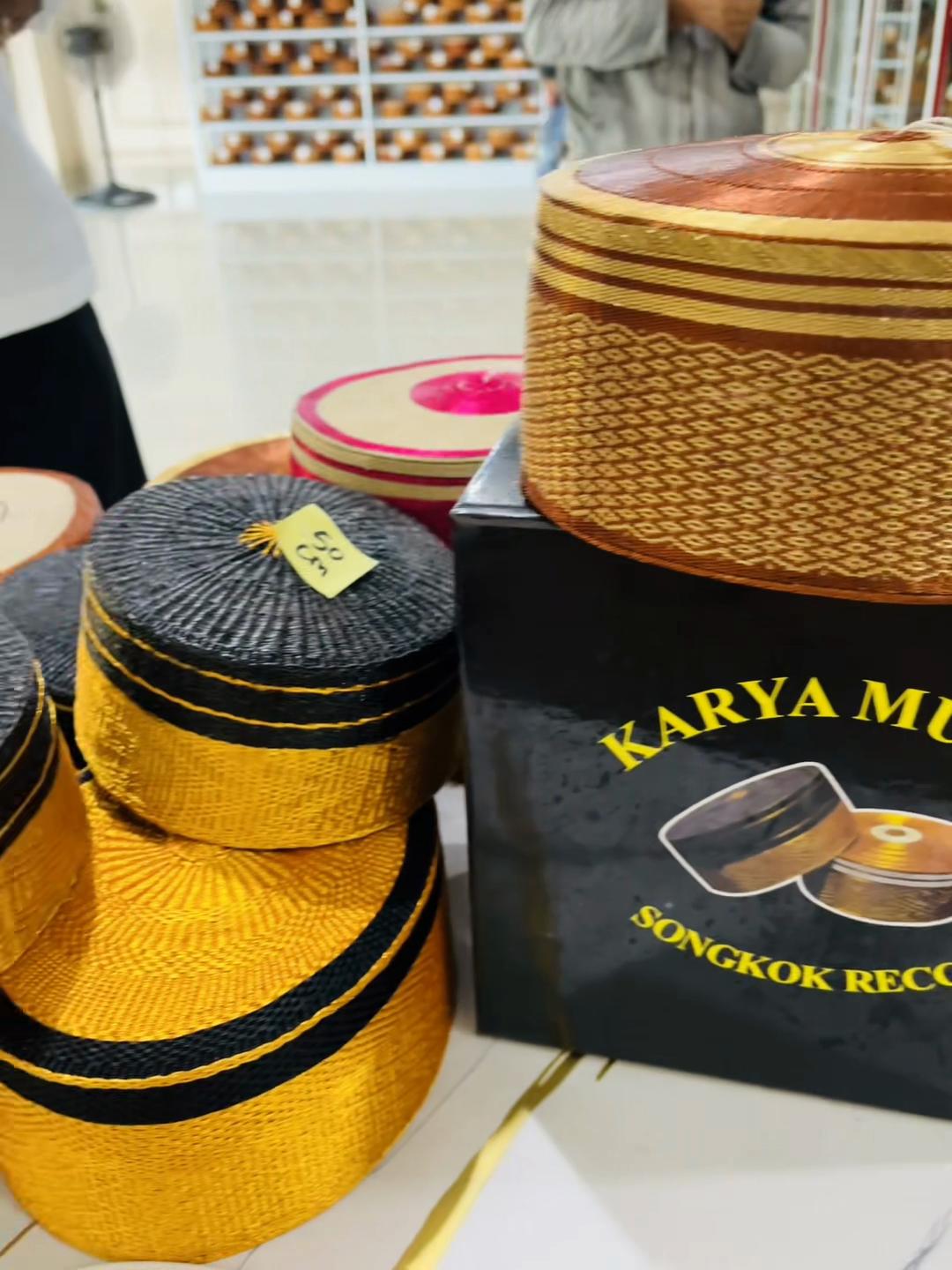 @Karya Mujur Songkok Recca