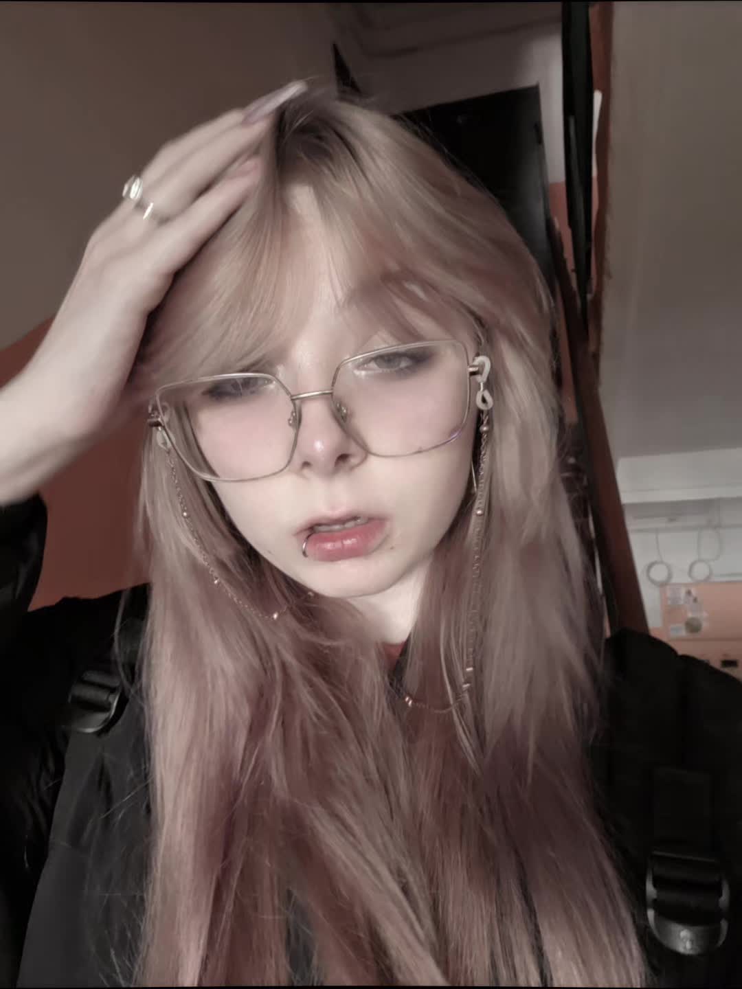@.@