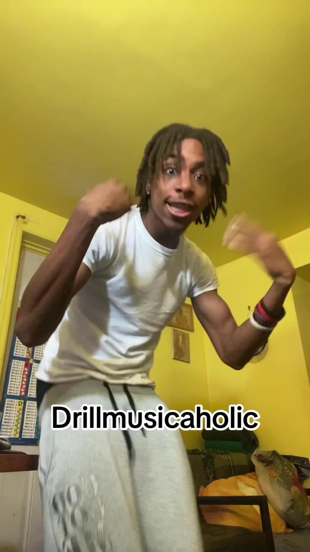 @Glitchy 🚶🏽&zwj;♂️..