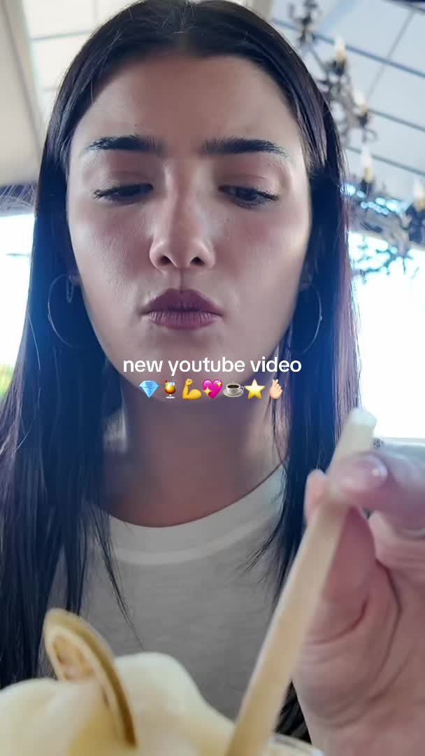 @charli d&rsquo;amelio
