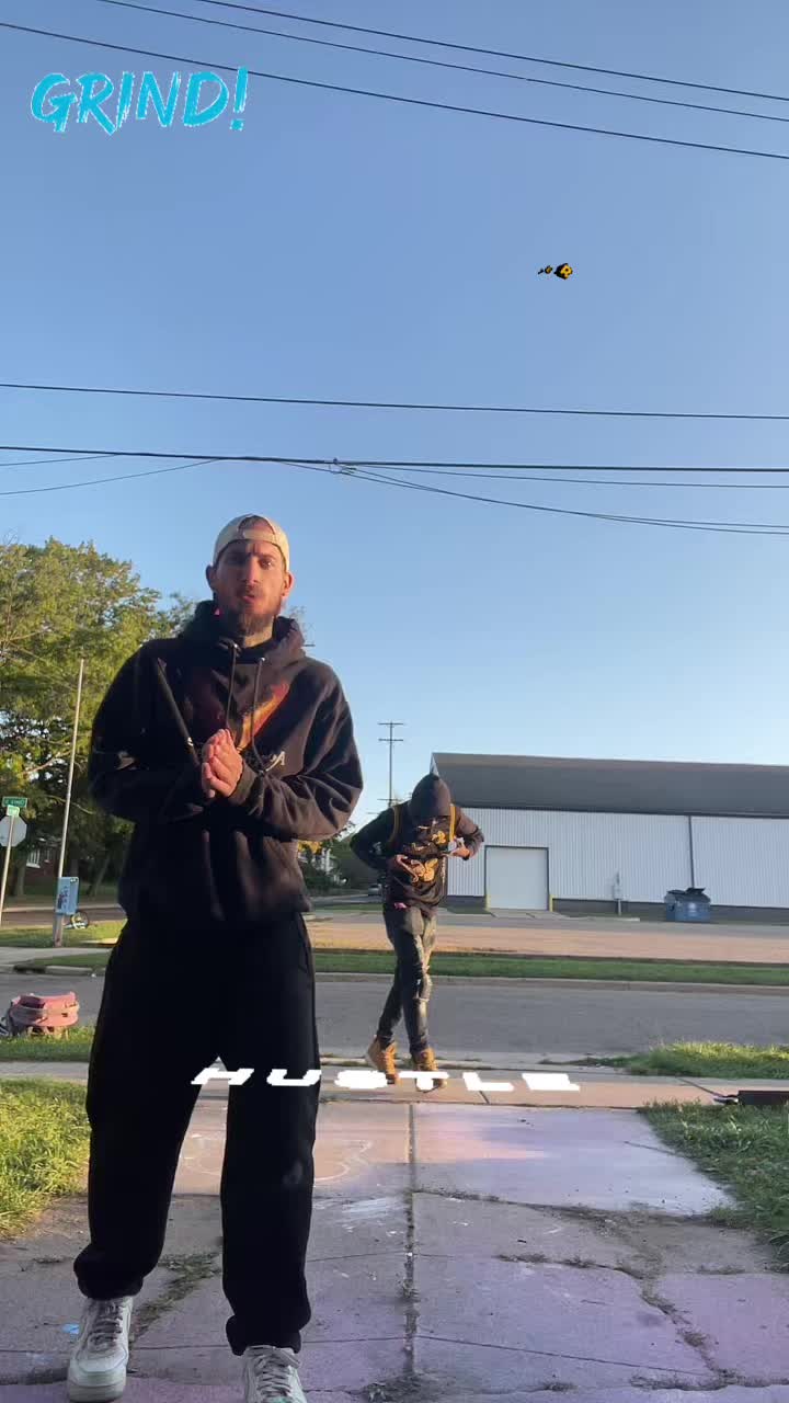 @Hollywood87