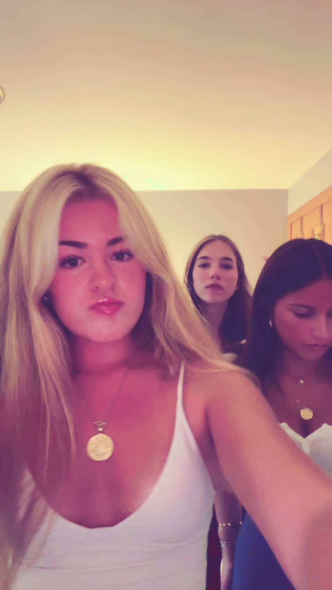 @annabella