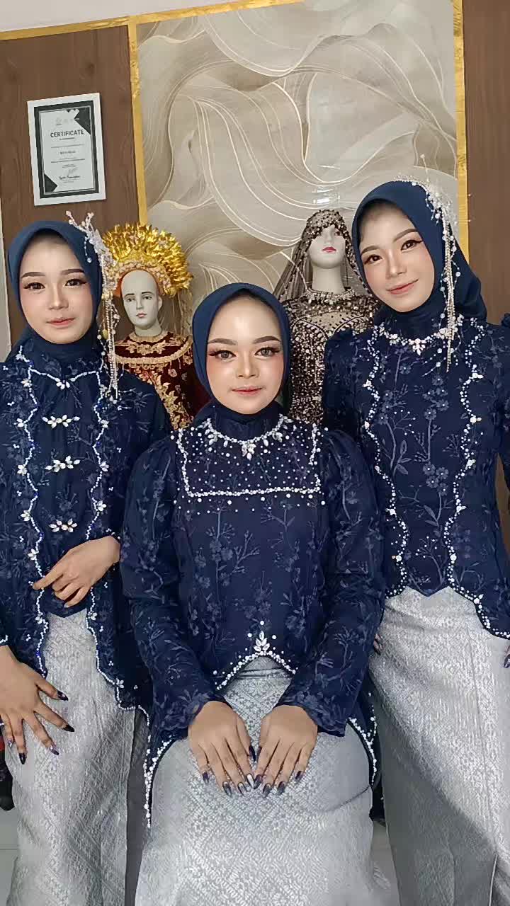 @REVI RIAS MAKE UP